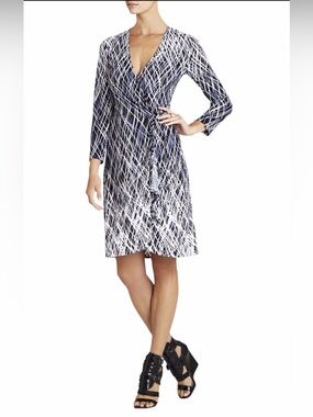 BCBG Max Azria “Adele” Wrap Dress | Size Medium | Geometric Brushstroke